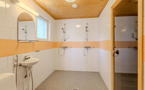 Kainalolahti: Piso, Pared, Arreglo De Tubería, Suelo, Madera, Techo, Diseño De Interiores, Baño, Plomería, Grifo