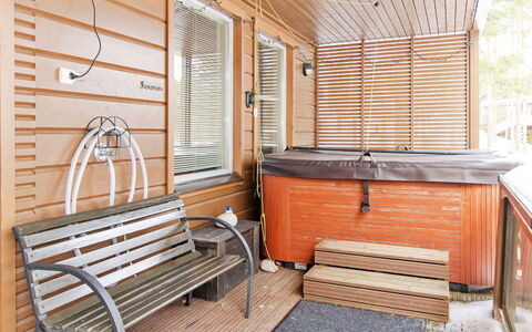 Pielislinna Loma-Koli: Mueble, Silla, Mueble Para Exteriores, Mesa, Madera, Mesa Al Aire Libre, Cocina Y Comedor Mesa, Sombra, Jardín, Paraguas