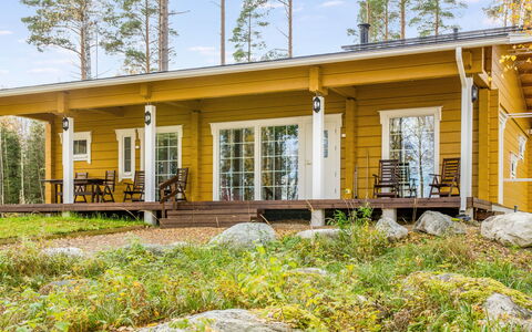 Kolin Mesikämmen: Cabaña, Sombra, Eco Hotel, Techo, Madera Dura, Silla, Cuarto De Troncos, Suelos De Madera, Edificios Del Jardín, Manchas De Madera
