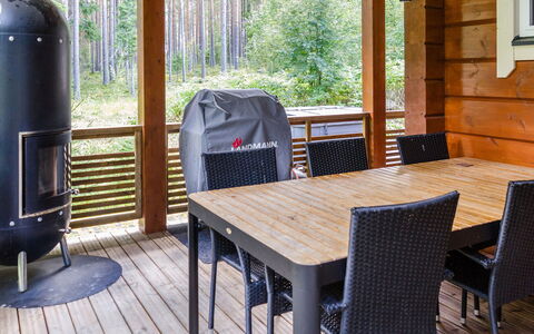 Villa Utu: Mueble, Silla, Mueble Para Exteriores, Mesa, Madera, Mesa Al Aire Libre, Cocina Y Comedor Mesa, Sombra, Jardín, Paraguas