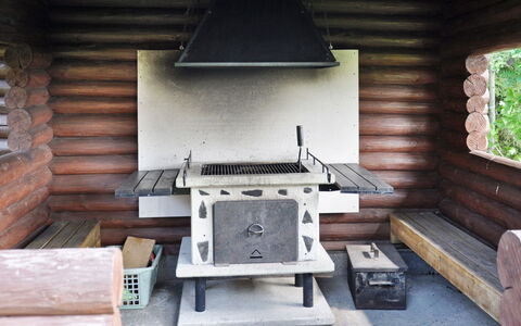 Piilopirtti: Mueble, Silla, Mueble Para Exteriores, Mesa, Madera, Mesa Al Aire Libre, Cocina Y Comedor Mesa, Sombra, Jardín, Paraguas