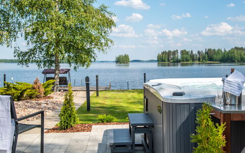 Villa Kaivopuisto: Mueble Para Exteriores, Mueble, Recurso, Silla, Piscina, Sombra, Ocio, Patio, Cubierta, Eco Hotel