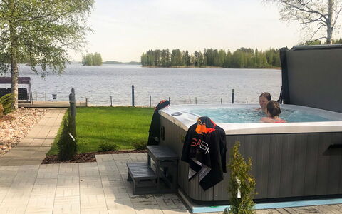 Villa Kaivopuisto: Material Compuesto, Piscina, Mueble Para Exteriores, Recurso, Patio Interior, Jacuzzi, Silla, Estructura Al Aire Libre, Patio