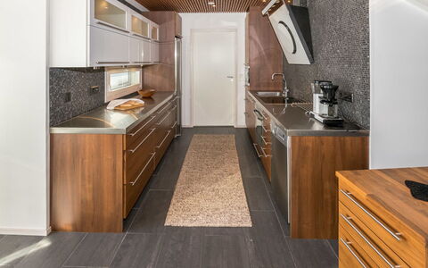Villa Kaivopuisto: Piso, Cocina, Mostrador, Madera, Diseño De Interiores, Mueble, Suelo, Techo, Gabinetes, Electrodoméstico