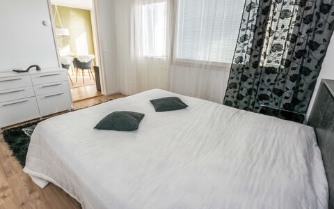 Villa Kaivopuisto: Cama, Mueble, Lecho, Diseño De Interiores, Habitación, Suelo, Piso, Sábana, Madera, Habitación