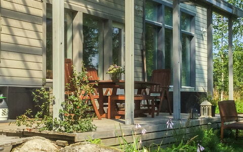 Annelinniemi: Mueble, Silla, Mueble Para Exteriores, Mesa, Madera, Mesa Al Aire Libre, Cocina Y Comedor Mesa, Sombra, Jardín, Paraguas