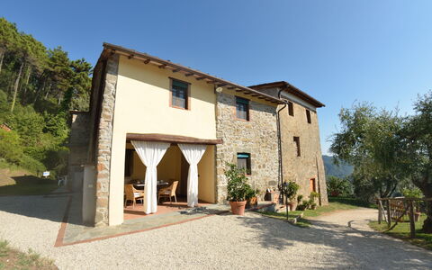 Batticapo di Ilaria: Propiedad, Casa, Edificio, Casa, Bienes Raíces, Inmuebles, Área Rural, Árbol, Villa, Casa De Campo