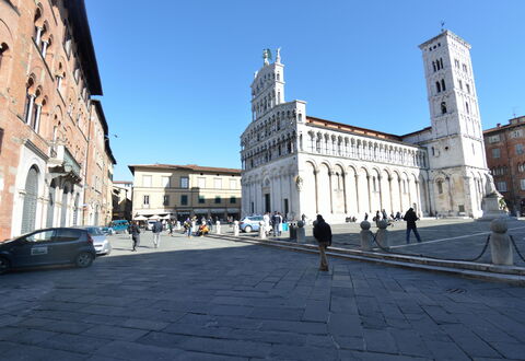 Casina Bella Di Lucca: Ciudad, Punto De Referencia, By, Edificio, Plaza De La Ciudad, Asentamientos Humanos, Espacio Publico, Arquitectura, Plaza, Calle
