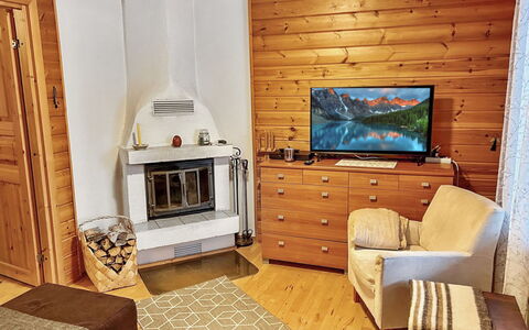 Ruka-Ihtinki 4 a 3: Mueble, Diseño De Interiores, Madera, Piso, Suelo, Habitación, Techo, Encendiendo, Sala, Casa