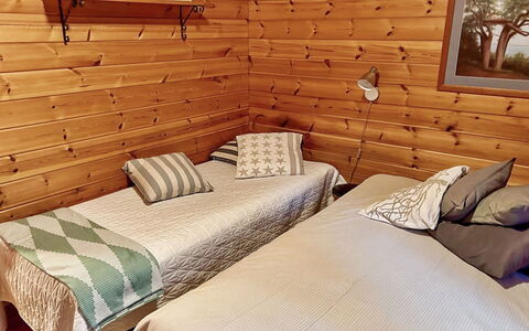 Ruka-Ihtinki 4 a 3: Madera, Diseño De Interiores, Suelo, Piso, Mueble, Techo, Habitación, Habitación, Encendiendo, Cama