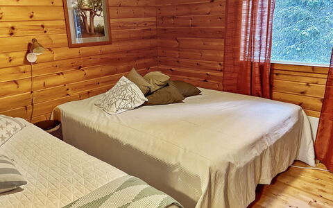 Ruka-Ihtinki 4 a 3: Piso, Suelo, Madera, Diseño De Interiores, Techo, Mueble, Suelos De Madera, Habitación, Habitación, Cama