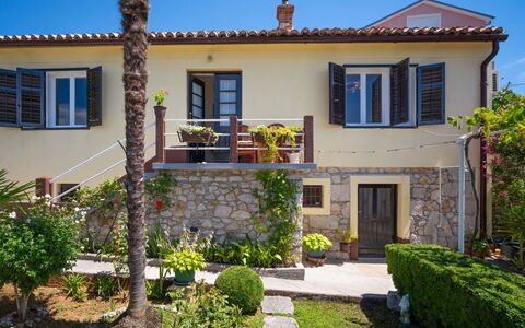 Jelena: Propiedad, Casa, Casa, Edificio, Barrio Residencial, Bienes Raíces, Inmuebles, Fachada, Barrio, Arquitectura