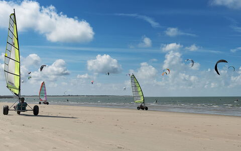 Ganuenta: Cielo, Agua, Nube, Barco, Watercraft, Playa, Recreación Al Aire Libre, Deportes, Ocio