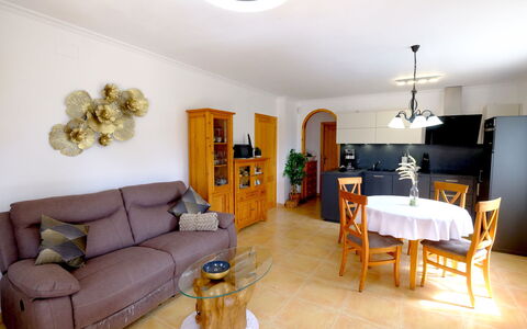 Villa Luz del Sol: Planta, Agua, Propiedad, Mueble, Edificio, Mesa, Ventana, Azur, Silla, Diseño De Interiores