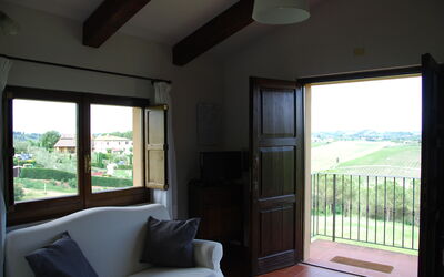 agriturismo-cabbiavoli-chianti-multiproperty-fienile-giallo-albicocco-living-room