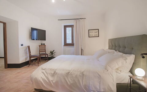 Cantiniere: Habitación, Cama, Habitación, Mueble, Sábana, Propiedad, Lecho, Marco De La Cama, Suelo, Pared