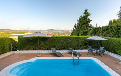 Villa San Vicente: Agua, Cielo, Propiedad, Planta, Piscina, Verde, Sombra, Azur, Cuerpo De Agua, Arquitectura