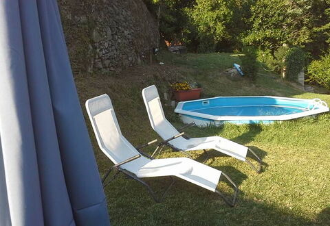 Emilia: Planta, Agua, Mueble Para Exteriores, Sombra, Piscina, Hierba, Ocio, Árbol, Rectángulo, Paisaje