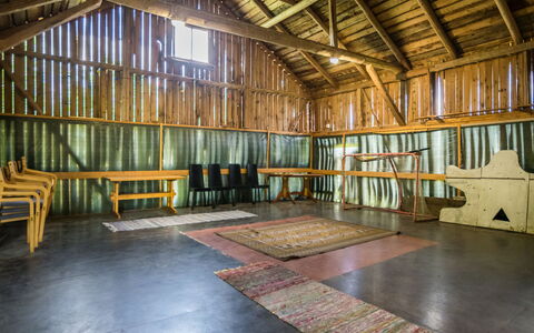 Palttala: Mueble, Silla, Mueble Para Exteriores, Mesa, Madera, Mesa Al Aire Libre, Cocina Y Comedor Mesa, Sombra, Jardín, Paraguas