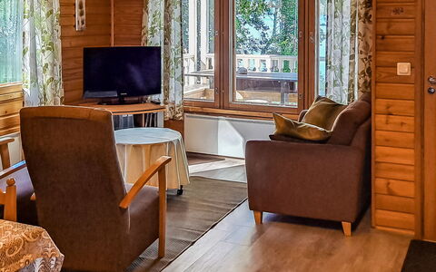 Kesäranta: Madera, Mueble, Diseño De Interiores, Piso, Suelo, Habitación, Manchas De Madera, Madera Dura, Silla, Sala