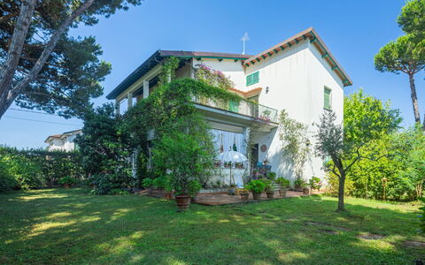 Madda: Propiedad, Casa, Bienes Raíces, Edificio, Casa, Inmuebles, Arquitectura, Barrio Residencial, El Terreno Del Lote, Cielo