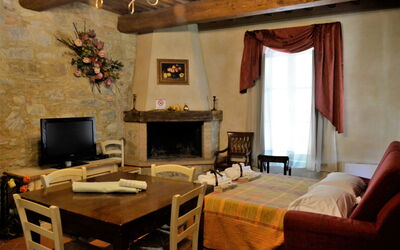 Rio Maggiore: Mesa, Mueble, Propiedad, Edificio, Madera, Silla, Sala, Marco, Encendiendo, Diseño De Interiores