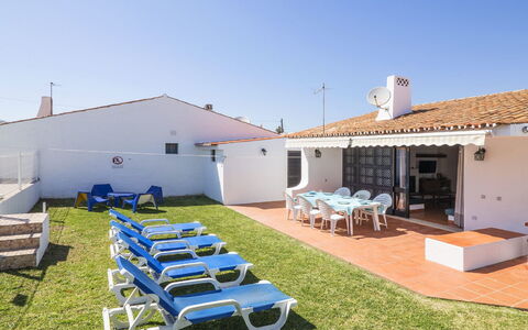 Villa Jacaranda V3: Propiedad, Casa, Edificio, Bienes Raíces, Casa, Vacaciones, Patio Interior, Recurso, Villa, Habitación