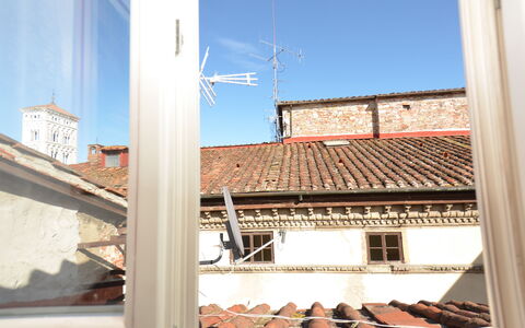 San Michele: Ventana, Techo, La Luz Del Día, Habitación, Casa, Cielo, Edificio, Arquitectura, Bienes Raíces, Casa