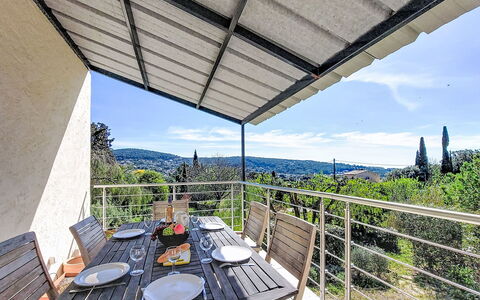 La Chilière: Mueble, Silla, Mueble Para Exteriores, Mesa Al Aire Libre, Sombra, Balcón, Cocina Y Comedor Mesa, Porche, Cubierta, Patio