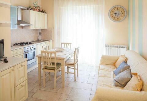 Evelyn Apartment - Diano Marina: Propiedad, Habitación, Mueble, Diseño De Interiores, Edificio, Suelo, Pared, Sala, Casa, Bienes Raíces