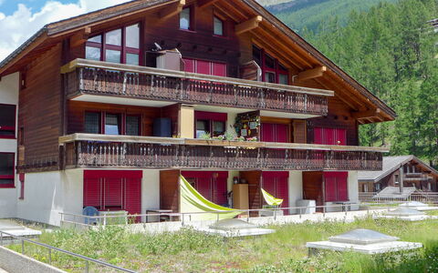 Zermatt 71: Casa, Propiedad, Edificio, Casa, Bienes Raíces, Arquitectura, Techo, Hill Station, Madera, Área Rural