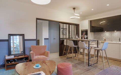 Dinard 189: Mueble, Mesa, Propiedad, Silla, Madera, Encendiendo, Diseño De Interiores, Sala, Piso, Suelo