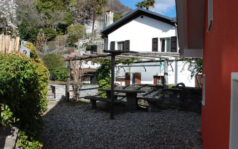 Rossella: Propiedad, Edificio, Casa, Cabaña, Bienes Raíces, Casa, Patio, Arquitectura, Habitación, Yarda
