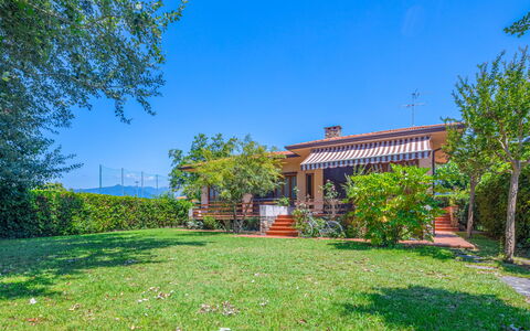 Donatella: Propiedad, Bienes Raíces, Casa, Paisaje Natural, El Terreno Del Lote, Edificio, Casa, Inmuebles, Cielo, Área Rural