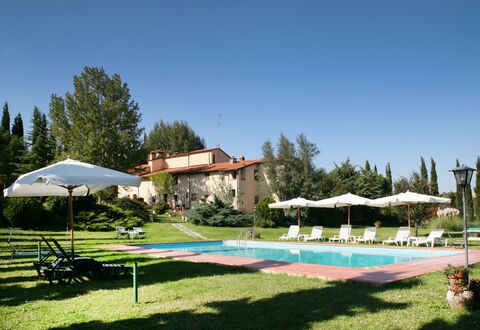 Agriturismo Girasole: Piscina, Recurso, Propiedad, Ocio, Sombra, Centro De Ocio, Bienes Raíces, Edificio, Inmuebles, Casa