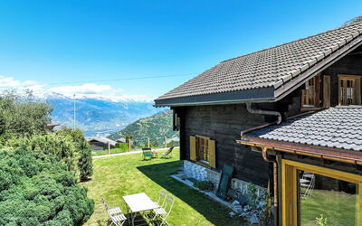 Nendaz 706: Planta, Cielo, Propiedad, Edificio, Ventana, Montaña, Paisaje Natural, El Terreno Del Lote, Arquitectura, Cabaña
