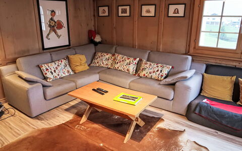 Feu de Joie: Marrón, Sofá, Mesa, Mueble, Marco, Madera, Sala, Sofá Cama, Diseño De Interiores, Suelo