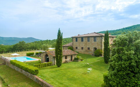 Borgo Gerlino: Propiedad, Inmuebles, Edificio, Hierba, El Terreno Del Lote, Hill Station, Casa, Paisajismo, Villa, Paisaje