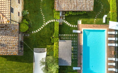Borgo Gerlino: Verde, Hierba, Árbol, Habitación, Arquitectura, Planta, Casa, Diseño Urbano, Patio Interior, Casa