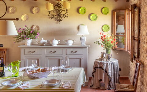 Borgo Gerlino: Habitación, Comedor, Diseño De Interiores, Mueble, Propiedad, Mesa, Edificio, Restaurante, Casa, Casa