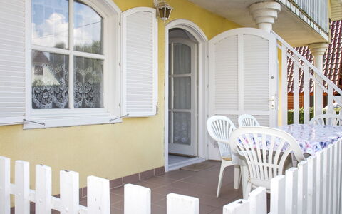 Welle: Edificio, Ventana, Propiedad, Porche, Madera, Casa, Puerta, Diseño De Interiores, Cerca, Arquitectura