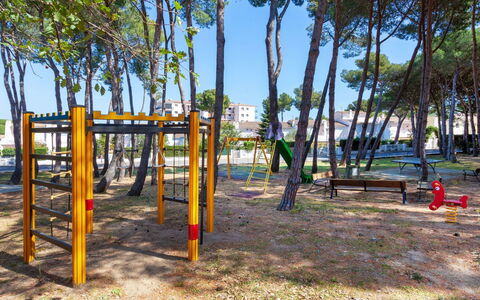 Nautic Ii: Patio De Recreo, Espacio Publico, Equipo De Juego Exterior, Columpio, Asentamientos Humanos, Árbol, Ciudad, Recreación, Ocio, Cielo