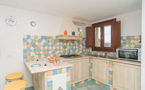 Viola: Planta, Agua, Propiedad, Mueble, Edificio, Mesa, Ventana, Azur, Silla, Diseño De Interiores