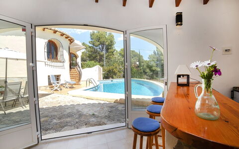 Lolita: Propiedad, Edificio, Habitación, Casa, Diseño De Interiores, Bienes Raíces, Arquitectura, Mueble, Techo, Suelo
