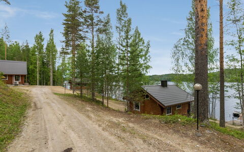 Vuorilahti: Cabaña, Casa, El Terreno Del Lote, Bosque, Alerce, Vía Muerta, Cuarto De Troncos, Edificios Del Jardín