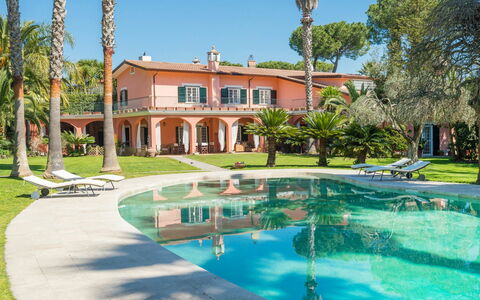 Giulia: Agua, Planta, Cielo, Edificio, Propiedad, Ventana, Árbol, Azur, Arecales, Ocio
