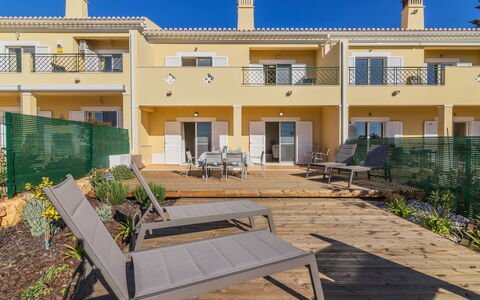 Vila Caravela: Propiedad, Casa, Casa, Edificio, Bienes Raíces, Barrio Residencial, Arquitectura, Inmuebles, Departamento, Techo