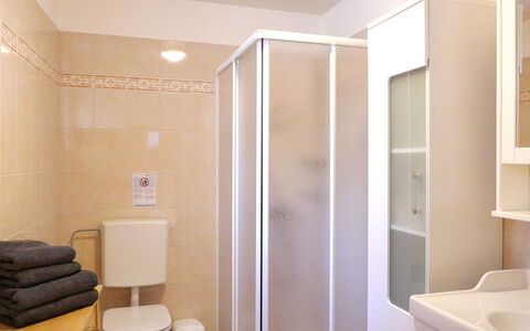 Rustico Nurell: Piso, Suelo, Pared, Diseño De Interiores, Madera, Arreglo De Tubería, Habitación, Techo, Baño, Encendiendo