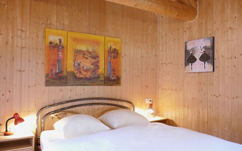 Rustico Nurell: Madera, Habitación, Diseño De Interiores, Cama, Mueble, Habitación, Suelo, Techo, Sábana, Lecho
