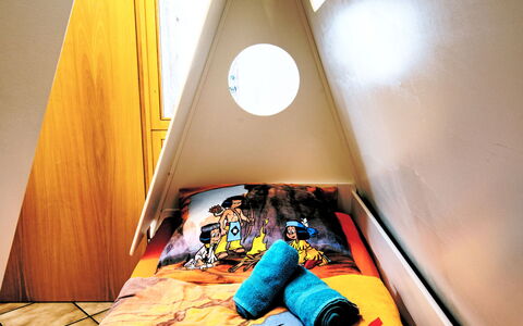 Hermanns: Comodidad, Madera, Suelo, Sombra, Piso, Cama, Ocio, Tintes Y Sombras, Madera Dura, Habitación